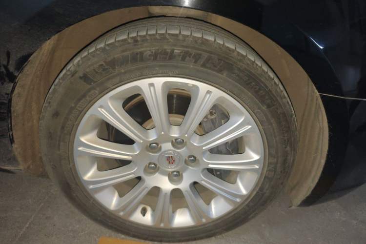 Used Cadillac XTS 2014 28T Comfort Version Right Front Wheel Hub