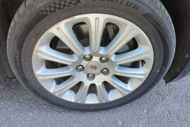 Used Cadillac XTS 2014 28T Comfort Version Right Front Wheel Hub