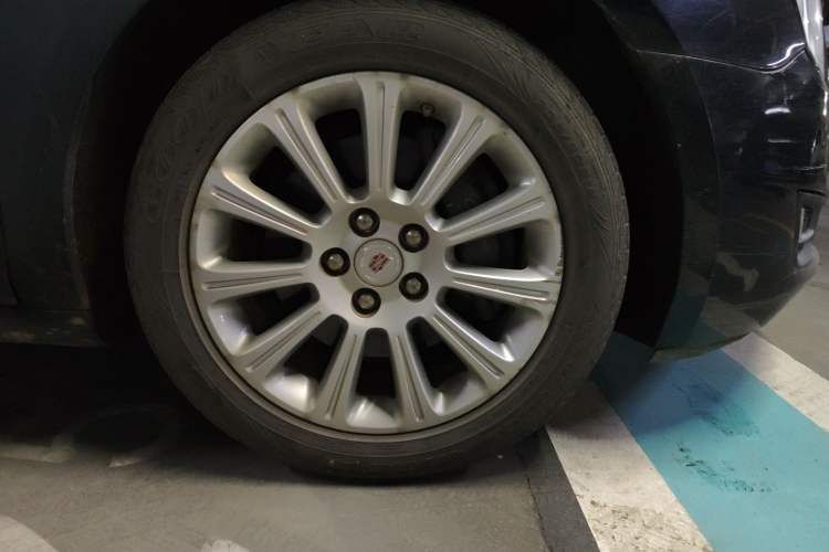 Used Cadillac XTS 2014 28T Comfort Version Right Front Wheel Hub