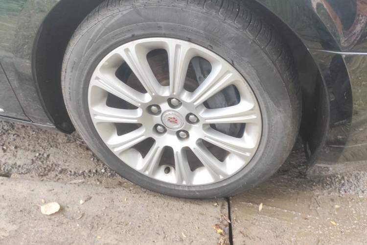 Used Cadillac XTS 2014 28T Elite Edition Right Front Wheel Hub