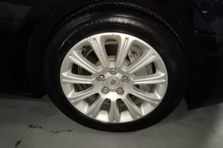 Used Cadillac XTS 2014 28T Comfort Version Right Front Wheel Hub