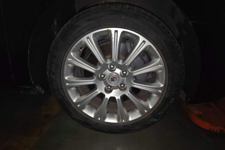 Used Cadillac XTS 2014 28T Elite Edition Right Front Wheel Hub