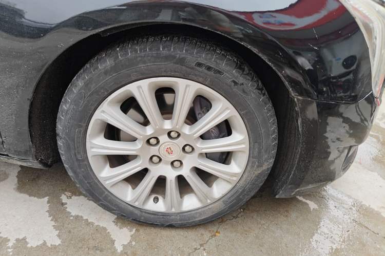 Used Cadillac XTS 2014 28T Comfort Version Right Front Wheel Hub