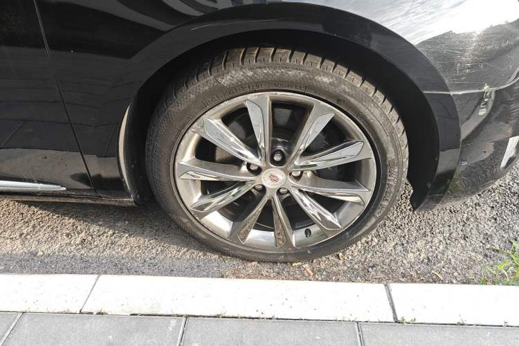 Used Cadillac XTS 2014 28T Platinum Edition Right Front Wheel Hub