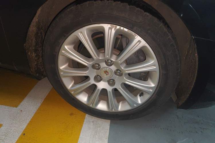 Used Cadillac XTS 2014 28T Comfort Version Right Front Wheel Hub