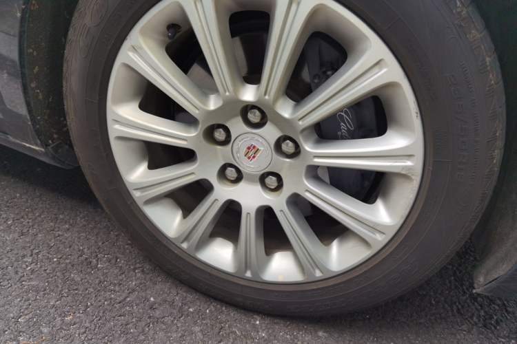 Used Cadillac XTS 2014 28T Elite Edition Right Front Wheel Hub