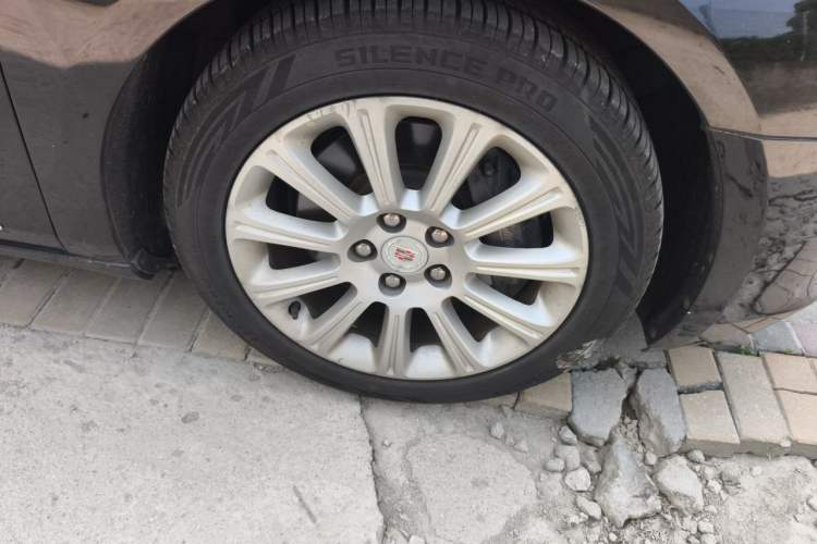 Used Cadillac XTS 2014 28T Elite Edition Right Front Wheel Hub