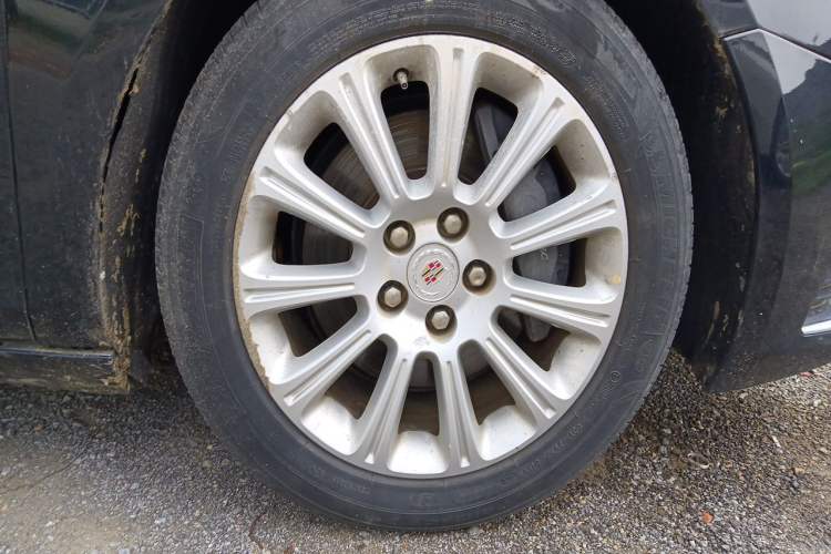 Used Cadillac XTS 2014 28T Comfort Version Right Front Wheel Hub