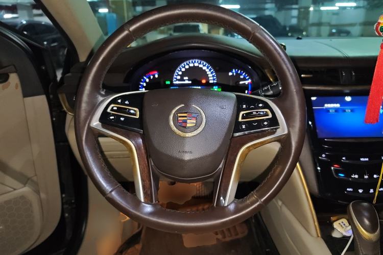 Used Cadillac XTS 2014 28T Comfort Version Steering Wheel