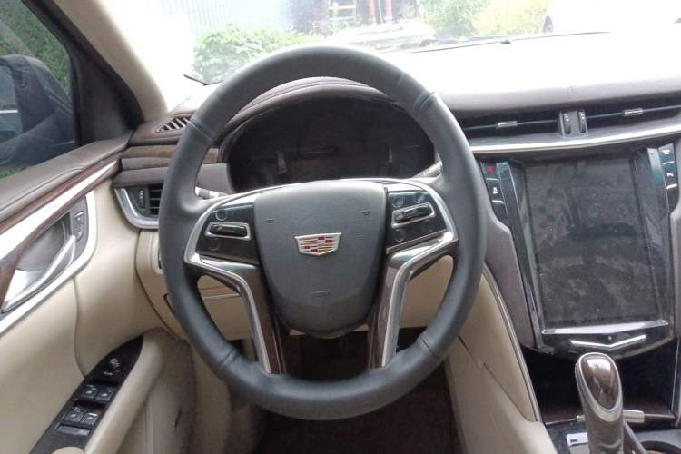 Used Cadillac XTS 2014 28T Comfort Version Steering Wheel