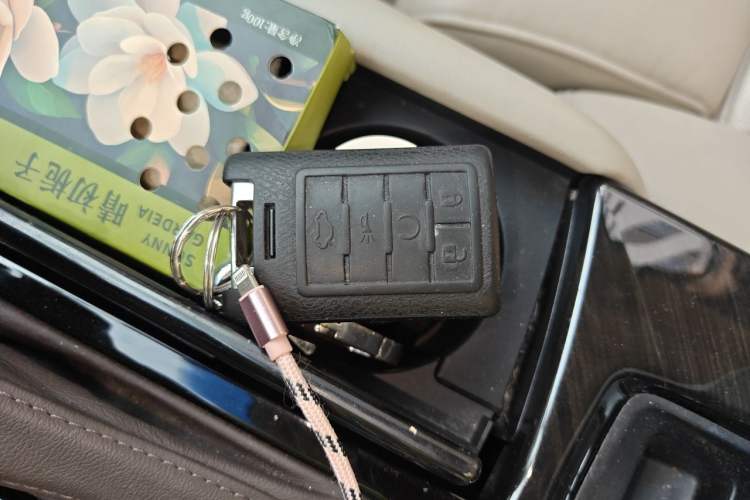Used Cadillac XTS 2014 28T Platinum Edition Vehicle Key