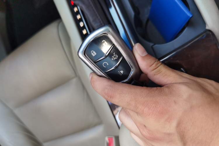 Used Cadillac XTS 2014 28T Elite Edition Vehicle Key