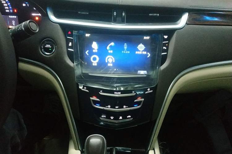 Used Cadillac XTS 2014 28T Comfort Version Audio And AC Panel