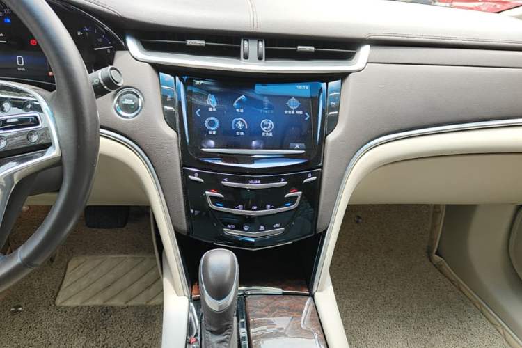 Used Cadillac XTS 2014 28T Comfort Version Audio And AC Panel