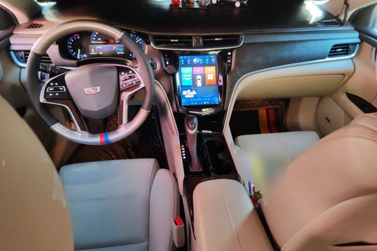 Used Cadillac XTS 2014 28T Comfort Version Center Console