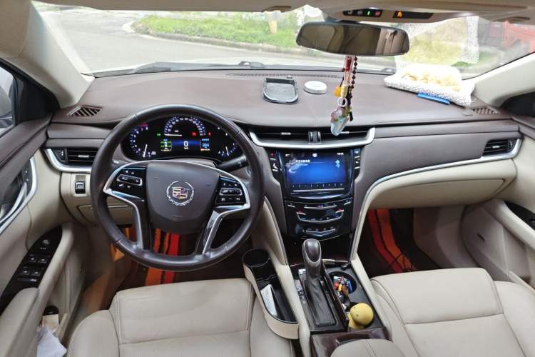 Used Cadillac XTS 2014 28T Comfort Version Center Console