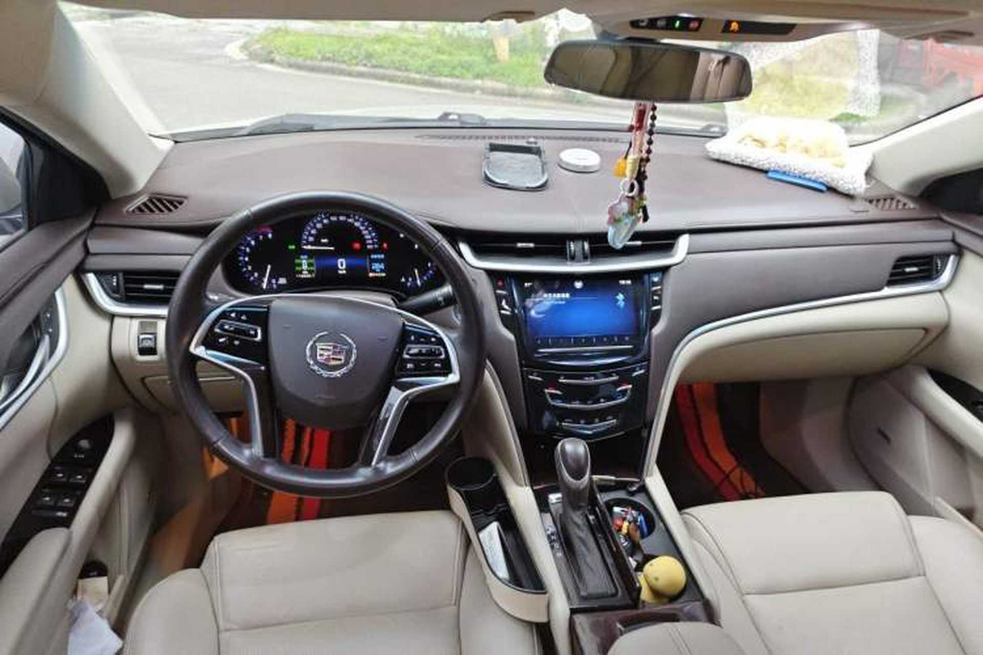 Used Cadillac XTS 2014 28T Comfort Version Center Console