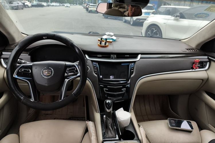 Used Cadillac XTS 2014 28T Platinum Edition Center Console