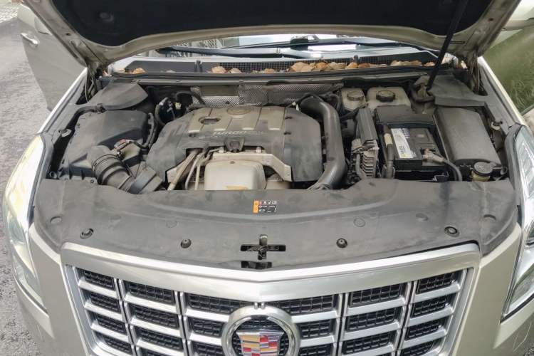 Used Cadillac XTS 2014 28T Comfort Version Engine Bay