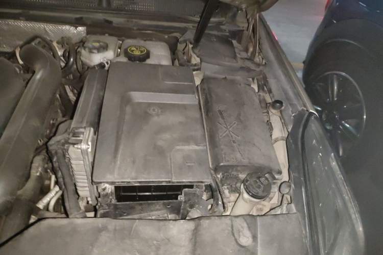 Used Cadillac XTS 2014 28T Luxury Model Engine Bay Left