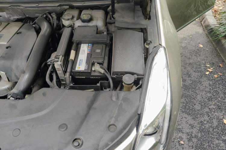 Used Cadillac XTS 2014 28T Comfort Version Engine Bay Left