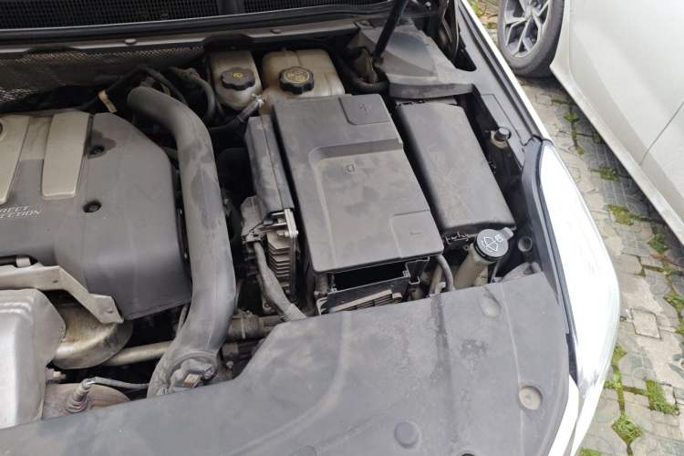 Used Cadillac XTS 2014 28T Comfort Version Engine Bay Left