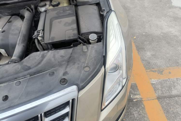 Used Cadillac XTS 2014 28T Comfort Version Engine Bay Left