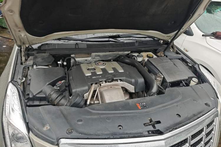 Used Cadillac XTS 2014 28T Comfort Version Engine Bay