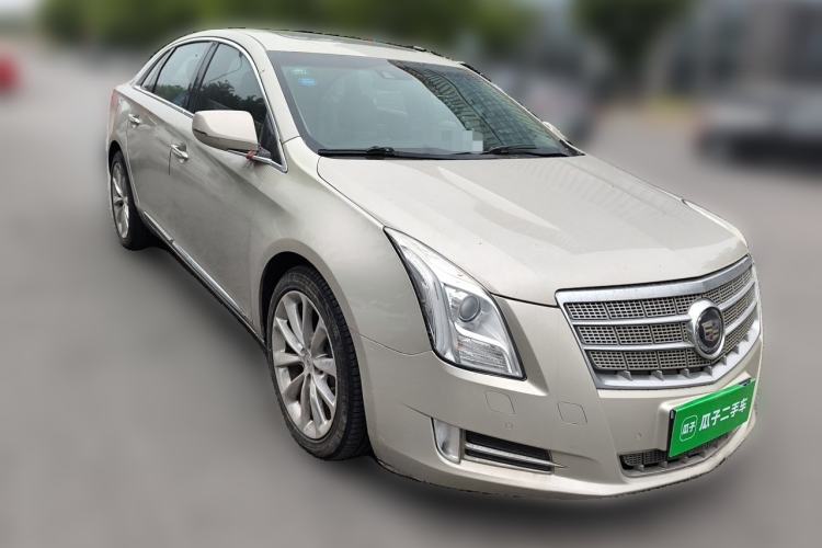 Used Cadillac XTS 2014 28T Platinum Edition Front Right 45 Deg