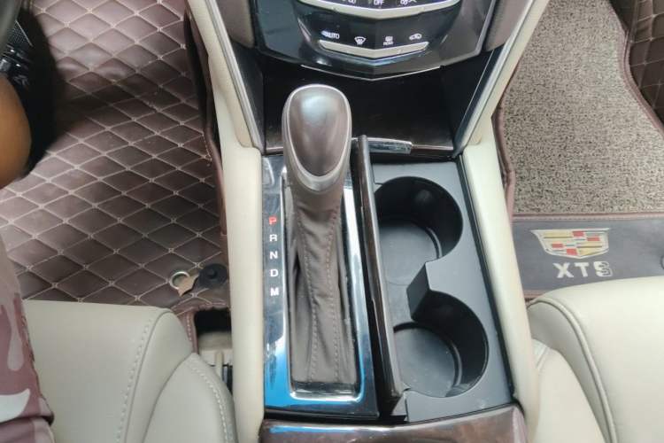 Used Cadillac XTS 2014 28T Comfort Version Gear Lever
