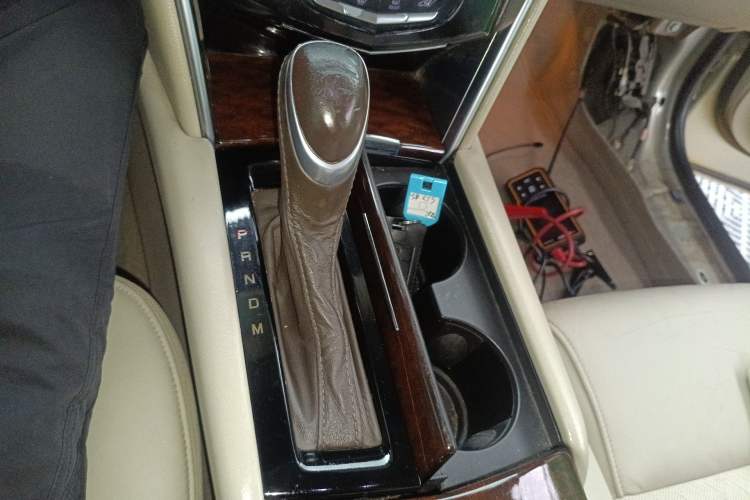 Used Cadillac XTS 2014 28T Comfort Version Gear Lever