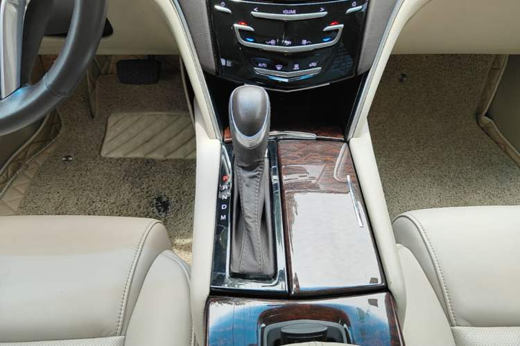Used Cadillac XTS 2014 28T Comfort Version Gear Lever
