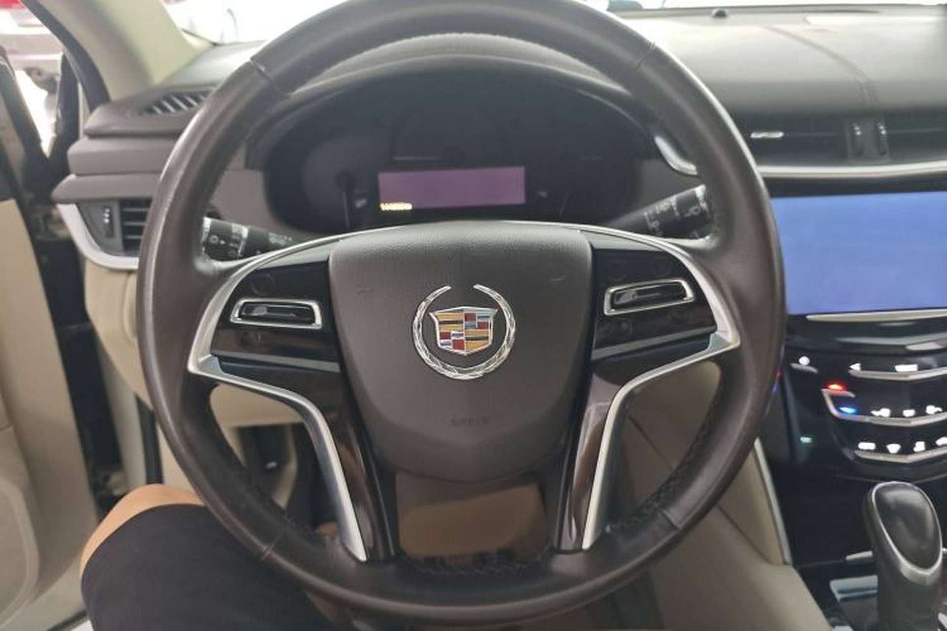 Used Cadillac XTS 2014 28T Comfort Version Interior 2