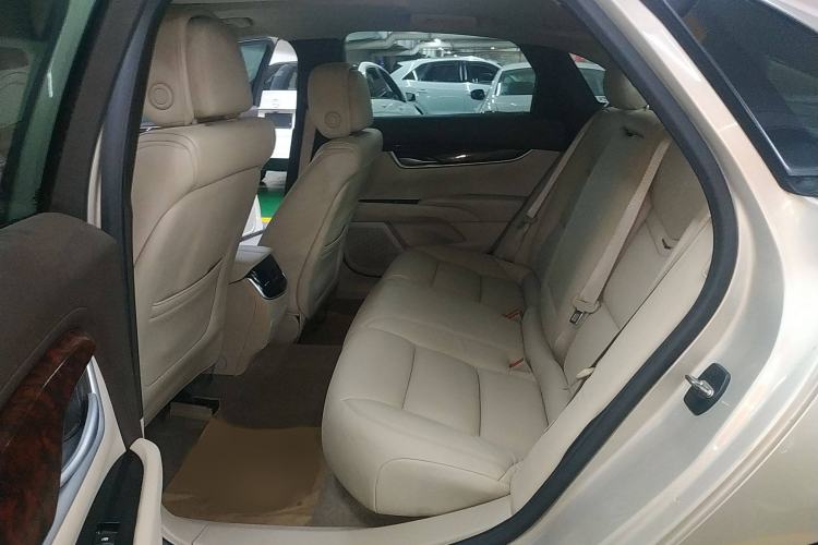 Used Cadillac XTS 2014 28T Comfort Version Interior 4