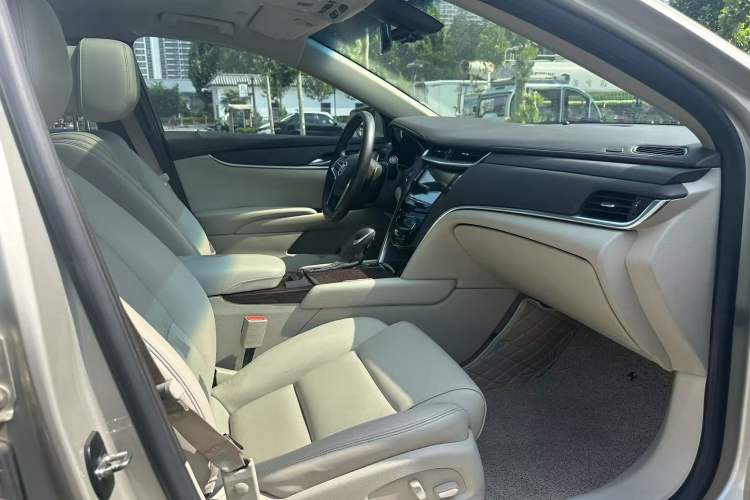 Used Cadillac XTS 2014 28T Comfort Version Interior 4