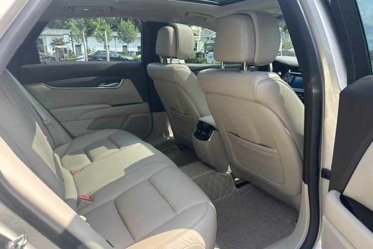 Used Cadillac XTS 2014 28T Comfort Version Interior 5