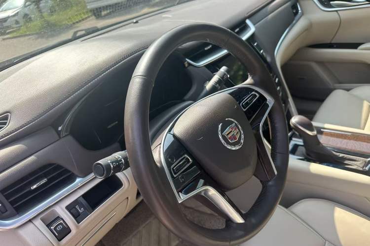 Used Cadillac XTS 2014 28T Comfort Version Interior 7
