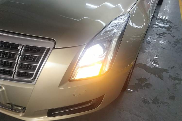 Used Cadillac XTS 2014 28T Comfort Version Left Front Headlight