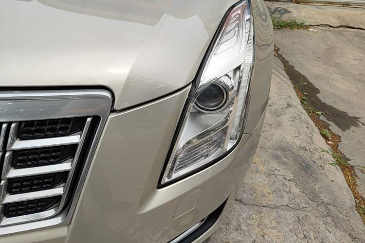 Used Cadillac XTS 2014 28T Comfort Version Left Front Headlight