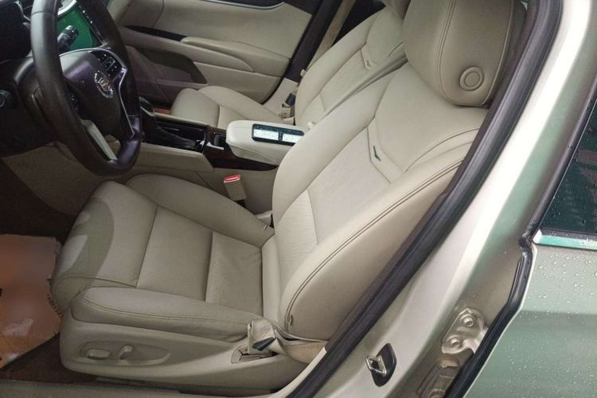Used Cadillac XTS 2014 28T Comfort Version Left Front Seat