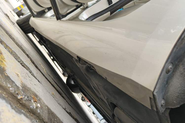 Used Cadillac XTS 2014 28T Comfort Version Left Side Sill