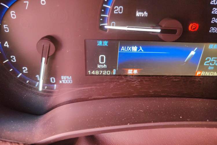 Used Cadillac XTS 2014 28T Comfort Version Odometer Close Up