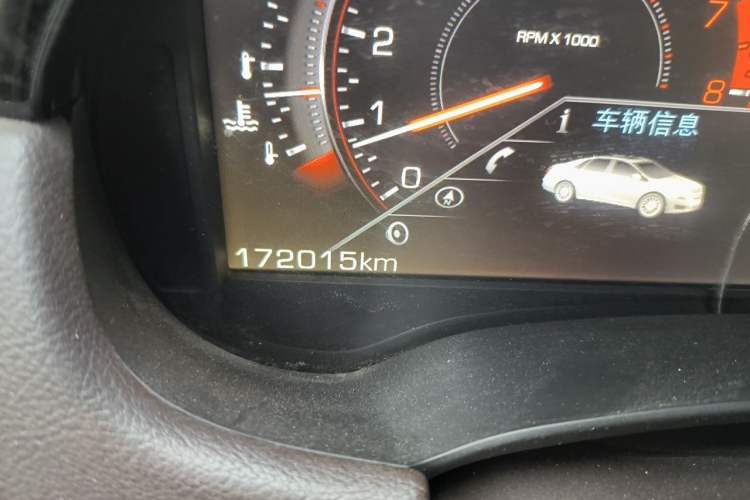 Used Cadillac XTS 2014 28T Platinum Edition Odometer Close Up