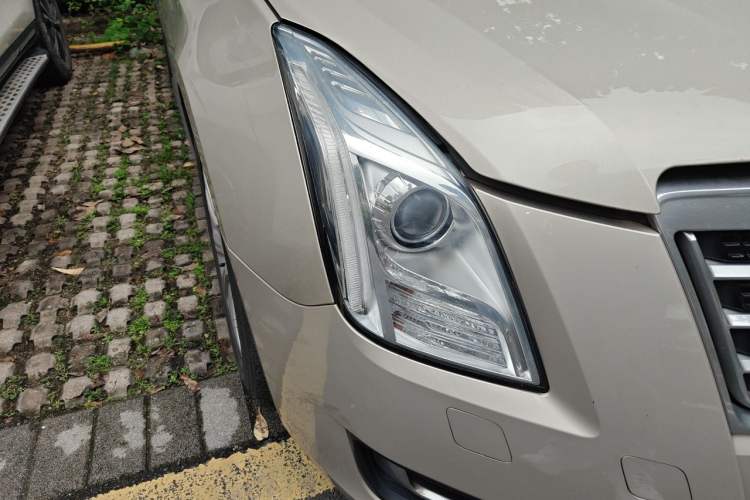 Used Cadillac XTS 2014 28T Comfort Version Right Front Headlight