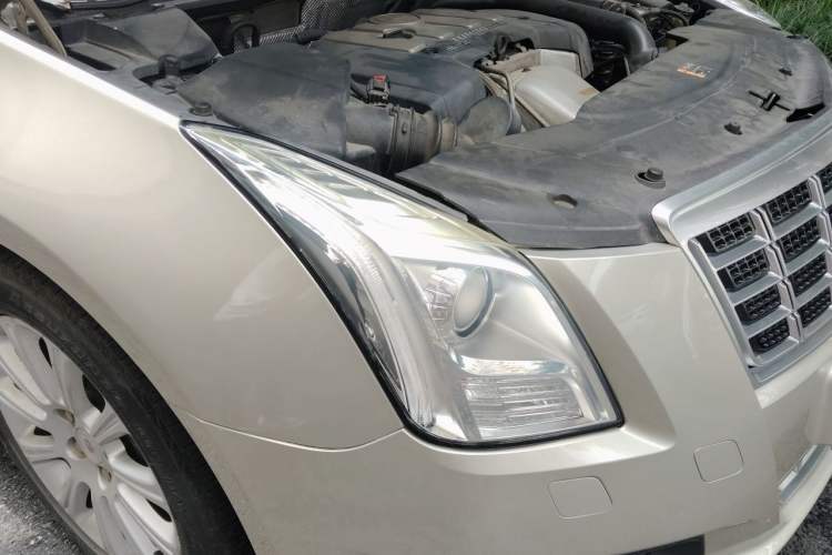 Used Cadillac XTS 2014 28T Comfort Version Right Front Headlight