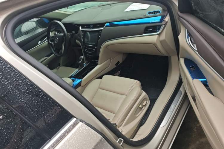 Used Cadillac XTS 2014 28T Comfort Version Right Front Seat