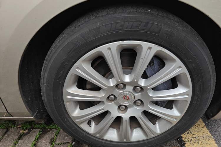 Used Cadillac XTS 2014 28T Comfort Version Right Front Wheel Hub