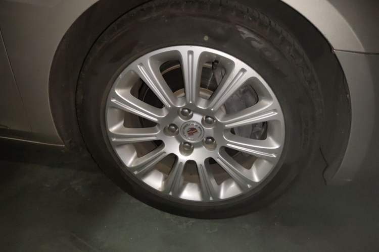 Used Cadillac XTS 2014 28T Luxury Model Right Front Wheel Hub