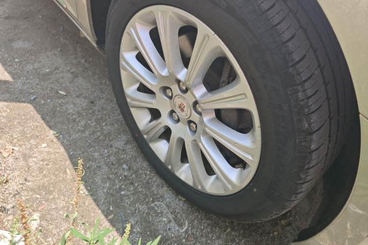 Used Cadillac XTS 2014 28T Tech Model Right Front Wheel Hub