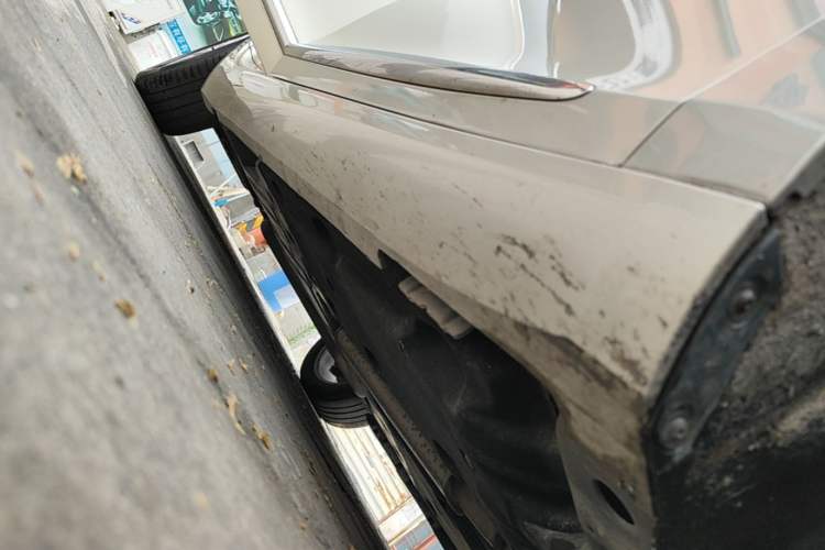 Used Cadillac XTS 2014 28T Comfort Version Right Side Sill